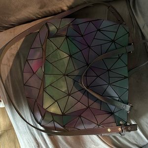 Geometric pattern over the shoulder purse